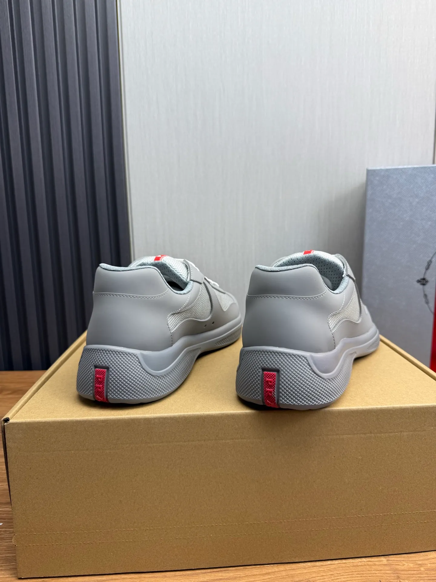 Men's shoes 640💰 [PRADA] Hot selling items🔥Must be recommended every day~~ Official website synchronized, 1:1 high quality shipments✔️ Imported cowhide fabric, rubber material + cowhide lining, original bottom, high-end airplane box packaging🎁 38-45 (38.45 custom-made, non-returnable)